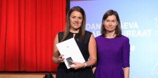 Koda õnnitleb oma töötajat kodanikupäeva aumärgi puhul